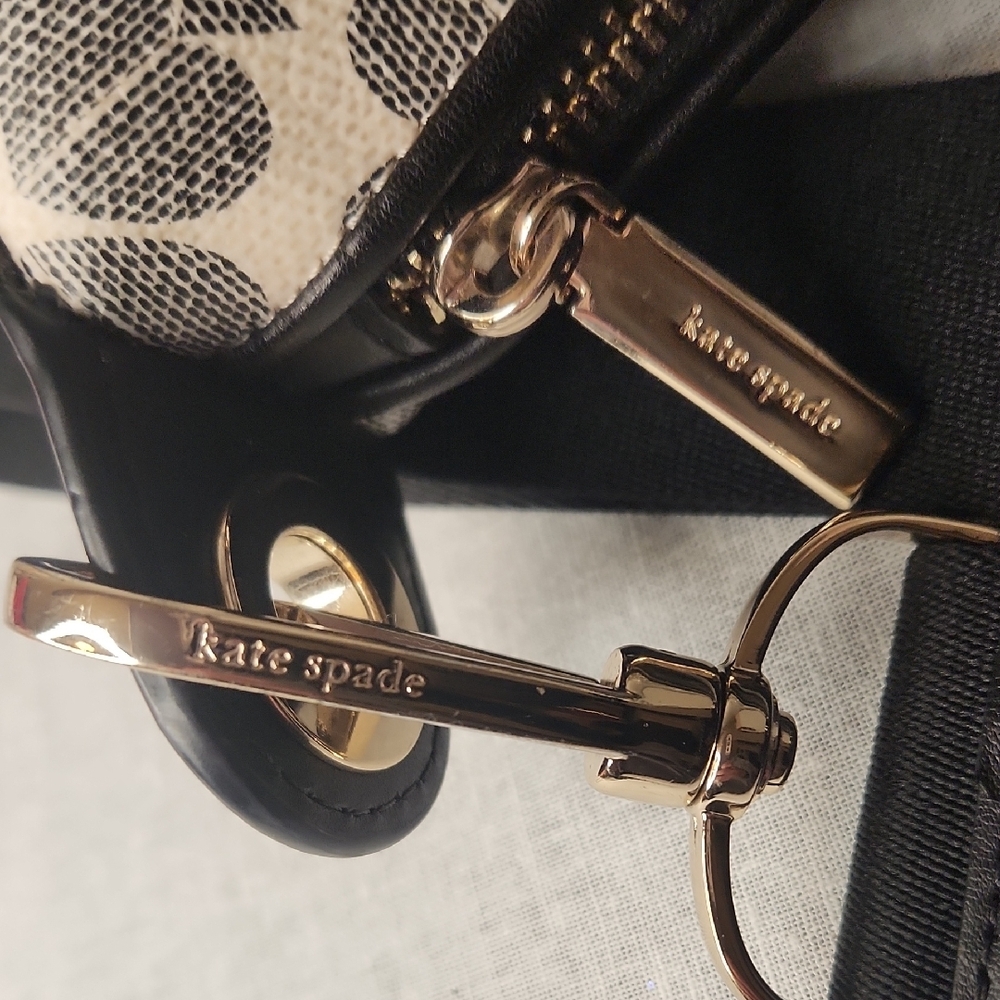 Kate Spade Spade Flower Crossbody Bag - Picture 4 of 7